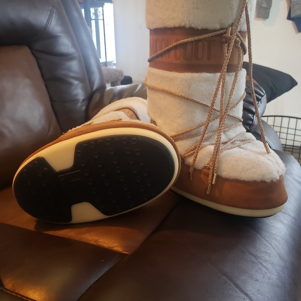 Technica Moon Boots Never worn!